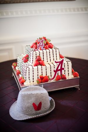 Alabama Roll Tide wedding cake at Alabama micro wedding
