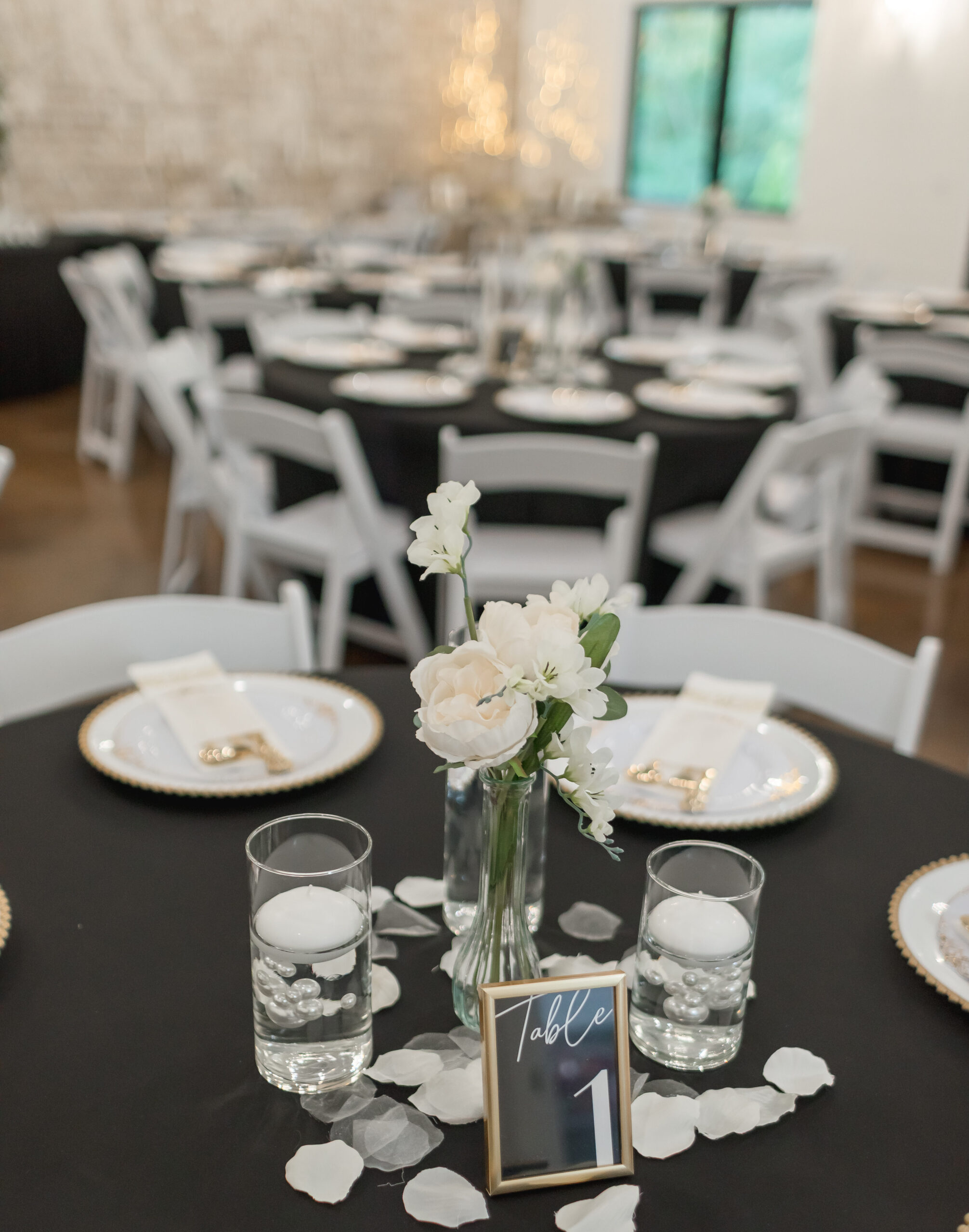 black and white color scheme wedding reception at a Great Birmingham area wedding venue 